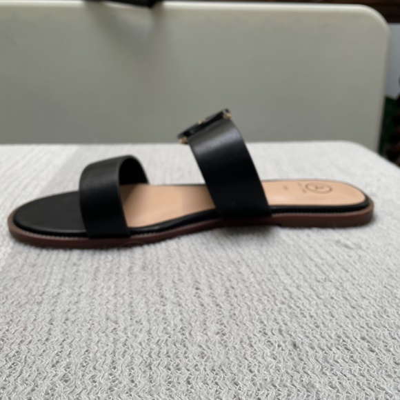 Brand New - ladies size 9.5 wide width black sandal with gold and black buckle - Picture 2 of 6